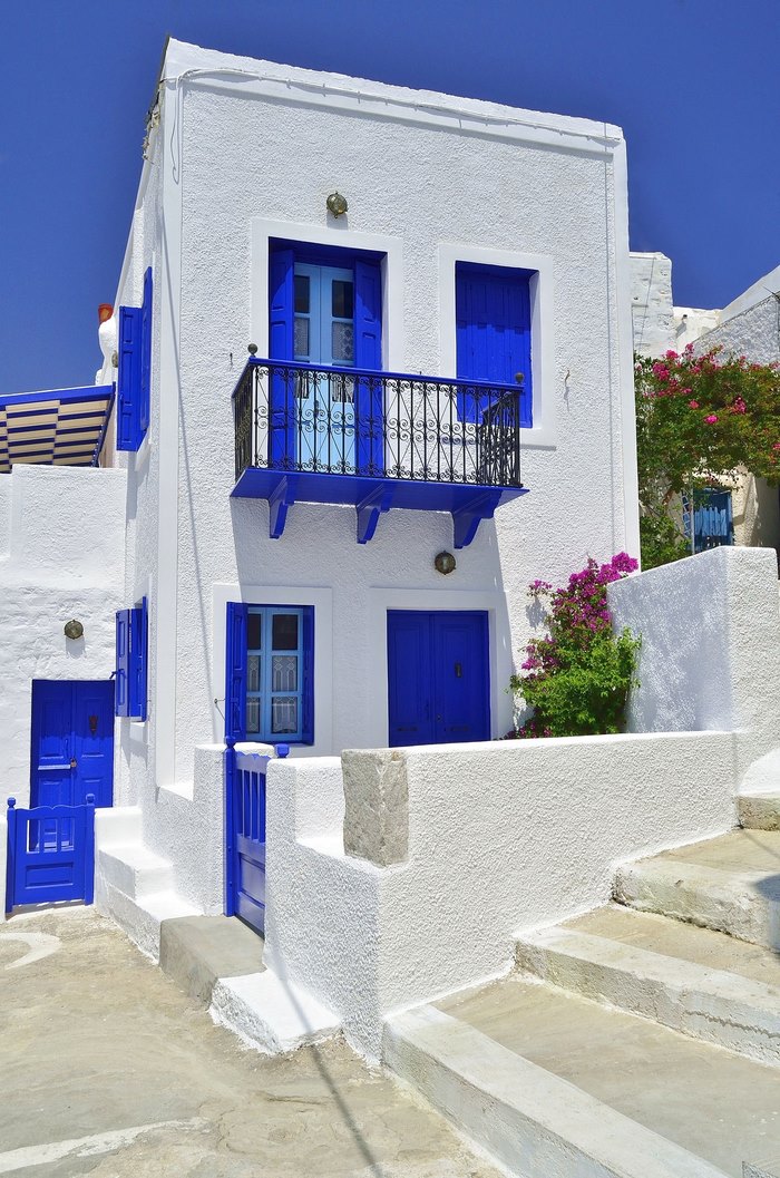 Alley-near-the-traditional-settlement-around-Castle.jpg