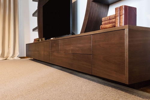 ΕΠΙΠΛΟ TV ΚΑΡΥΔΙΑ